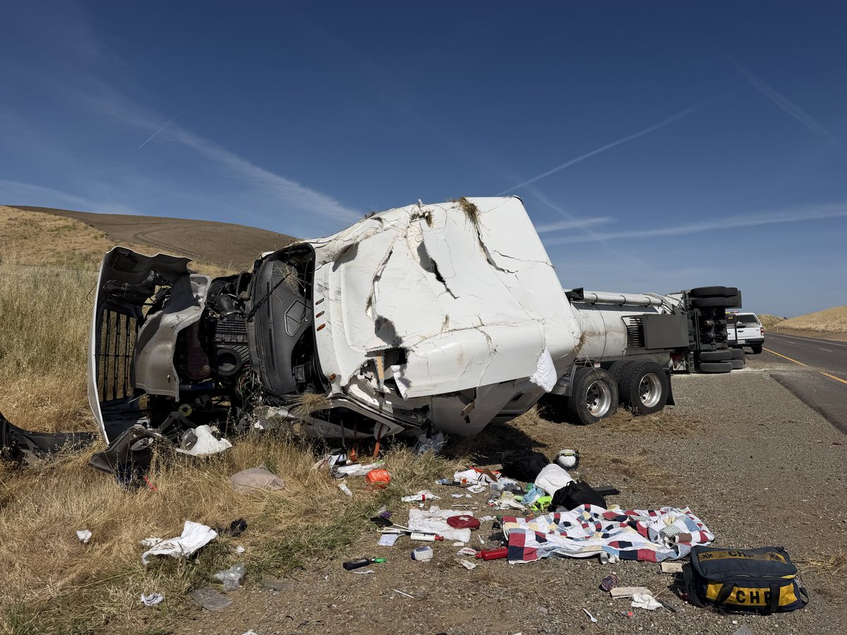 chp_modesto's tweet image. ***TRAFFIC UPDATE ON I-5 CRASH***

05/01/26 @ 1:25 PM. Currently, the southbound lanes are open in the area. The northbound lanes are still closed. Avoid the area as traffic will be heavy and slow. #chp #update #safety #friday