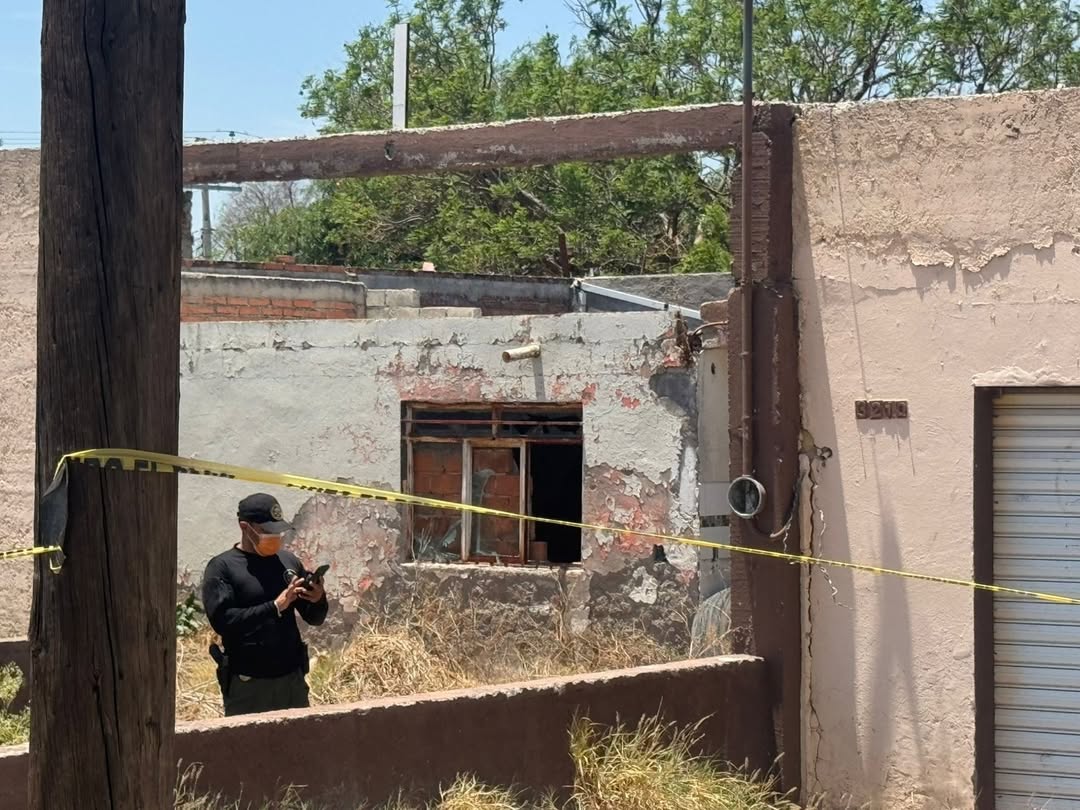 YPoliciaco's tweet photo. 🚨 FUE A LA FERIA Y LO ENCONTRARON SIN VIDA DÍAS DESPUÉS 🚨
Localizan el cuerpo de un hombre con huellas de violencia en vivienda abandonada de la colonia San Ignacio 

https://t.co/pyUQBIk7oD

#Aguascalientes #Policía #Política #Información #Noticias #NoticiasPoliciacas https://t.co/mW8qLuzdOT