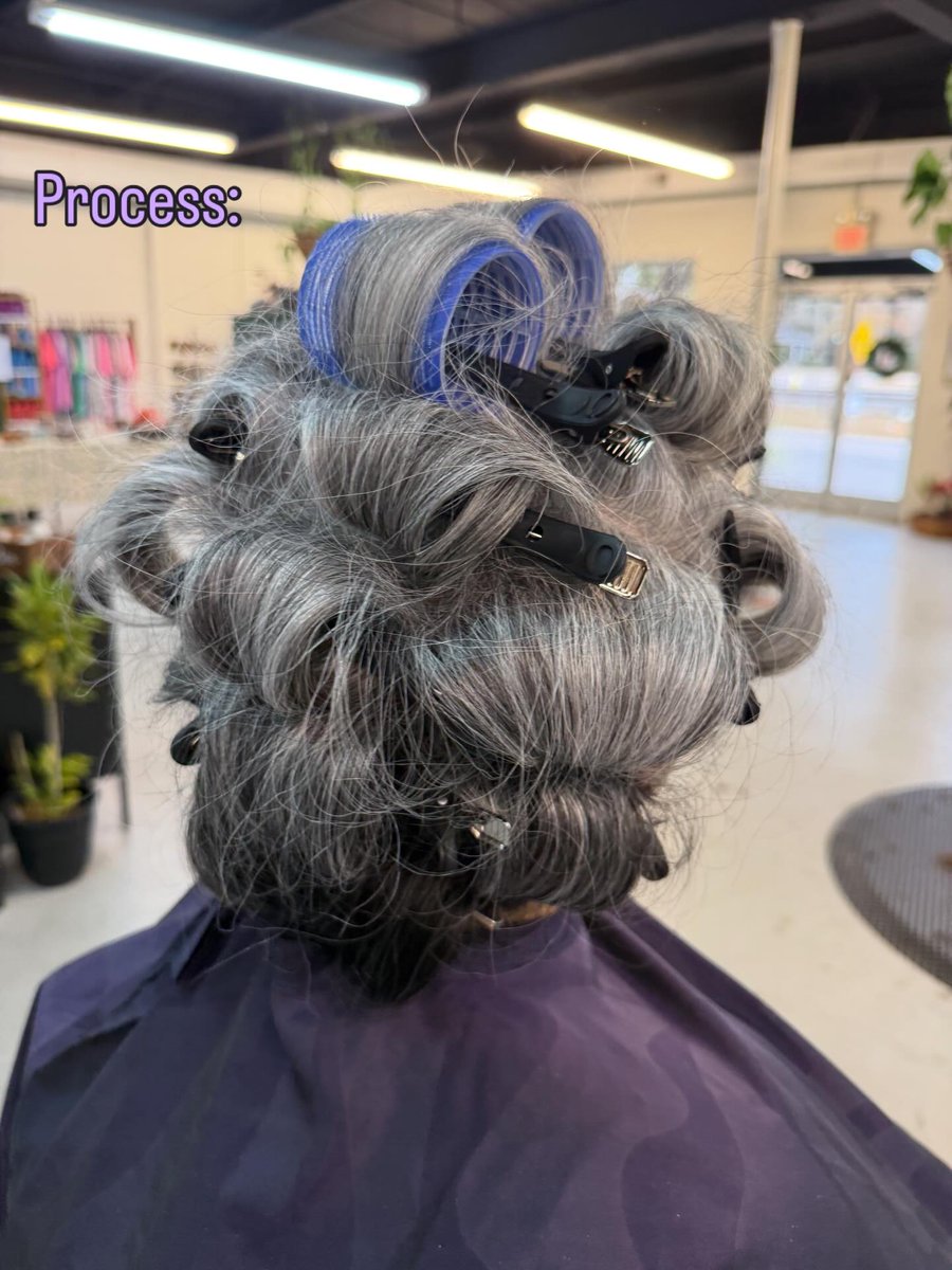 _creativite3vg's tweet image. Another color session with my sister! 🖤
She wanted to go black, and I couldn’t help thinking, “Is this a goth phase incoming?” 😅
Either way, she looks amazing.

I hope everyone had a lovely Thanksgiving!🦃🍗🍽️

Love you @shyann_loomis ❤️❤️❤️

#hair #haircolor #hairgoals
