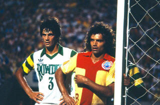 RIP Laurie Abrahams, English Soccer Striker
North American Soccer League, Major Indoor Soccer League
New England Tea Men, Tulsa Roughnecks, California Surf, San Diego Sockers, New York Cosmos, Kansas City Comets, Wichita Wings
Offensive MVP--NASL Indoor Soccer
#InMemoriam #RIP