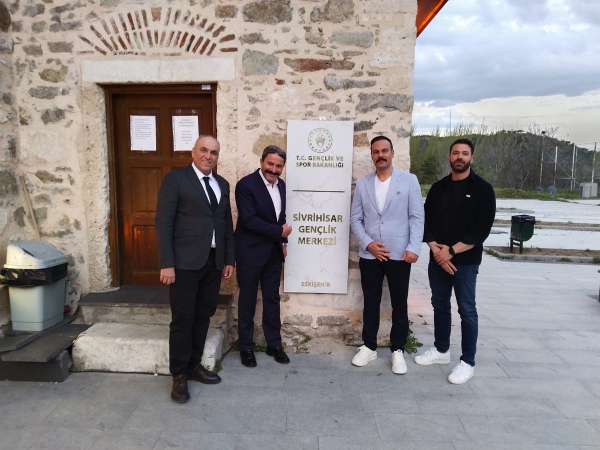 GSB_Eskisehir's tweet photo. 📍Sivrihisar’da güzel buluşma🤝

İl Müdürümüz Hasan Kalın, Gençlik Merkezimizi ziyaret ederek öğrencilerimizle bir araya geldi.
Gençlerimizin görüşlerini dinledi,sohbet etti ve her zaman yanlarında olduklarını vurguladı.

Birlikte daha güçlü yarınlara!💪

@oa_bak @gencliksporbak https://t.co/sLjZkepsfO
