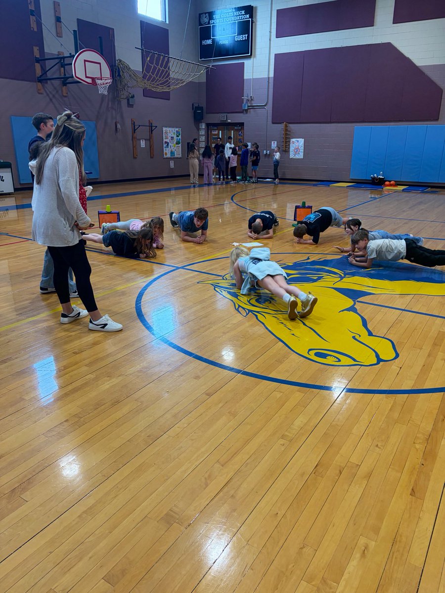 CDMS_HealthPE's tweet photo. 8th grade Health classes got to be teachers this week! They visited 3rd grade students at @ConoverRoadES to teach students some fun ways to keep their body healthy. @ColtsNeckHealth @MissDiorioCRES @CedarDriveMS https://t.co/3clOArwSTn