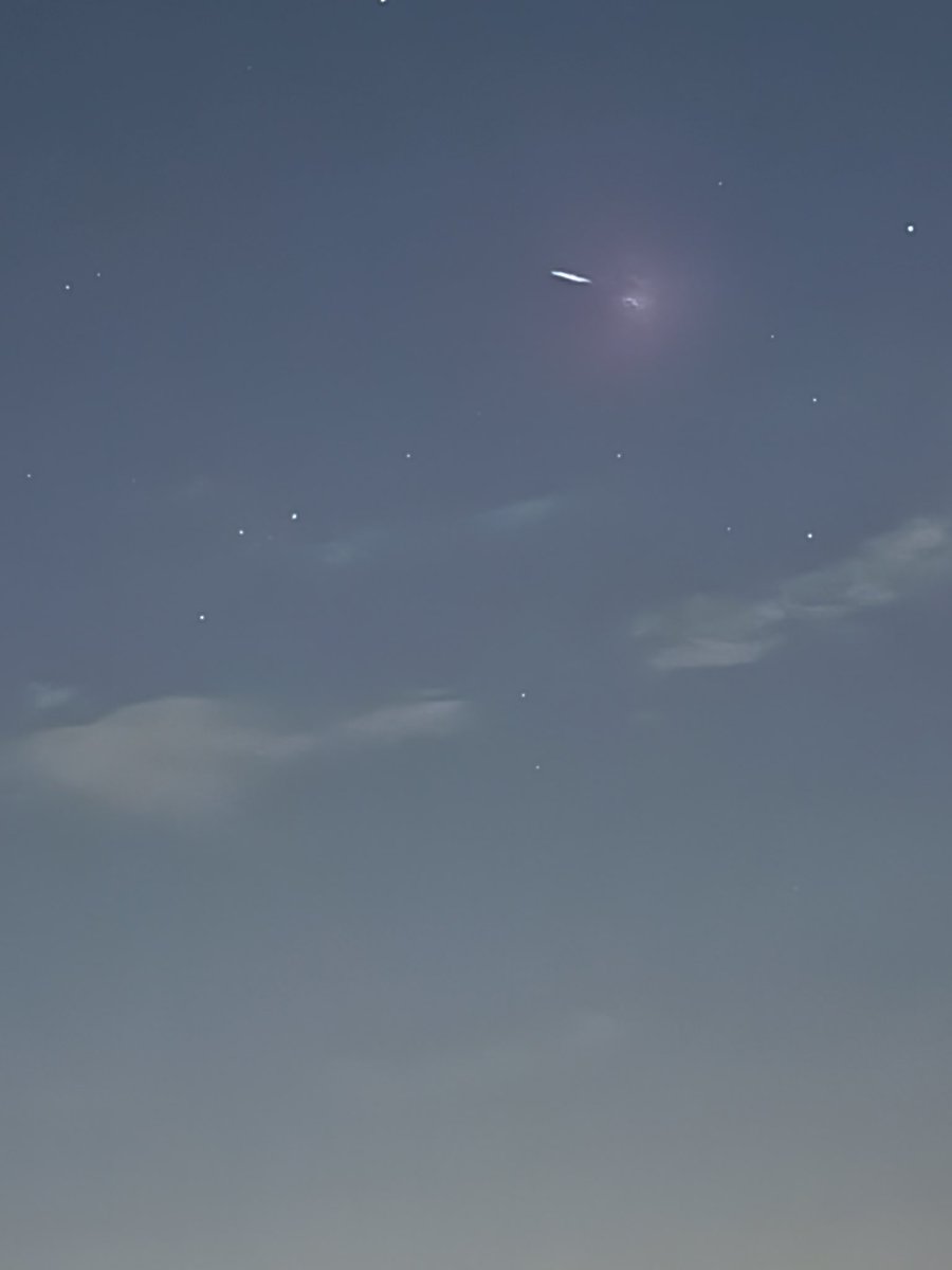 Freedom41020's tweet image. Just seen over Spain. Anyone know what this could be? Looks like 2 craft. #ufo #spain