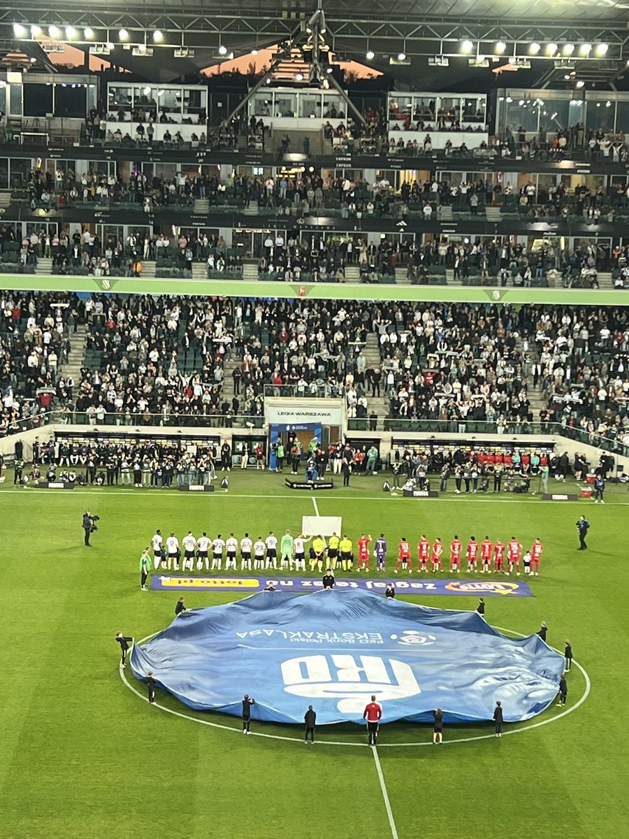 bayronhost's tweet photo. Legia Warszawa - Widzew Łódź ##widzewłódź #widzewlodz #LEGWID @RTS_Widzew_Lodz #RazemTworzymySilę #ZawszeW12  #rtswidzewłódź #NaStadionie @_ekstraklasa_ https://t.co/6qLGR6m2xm