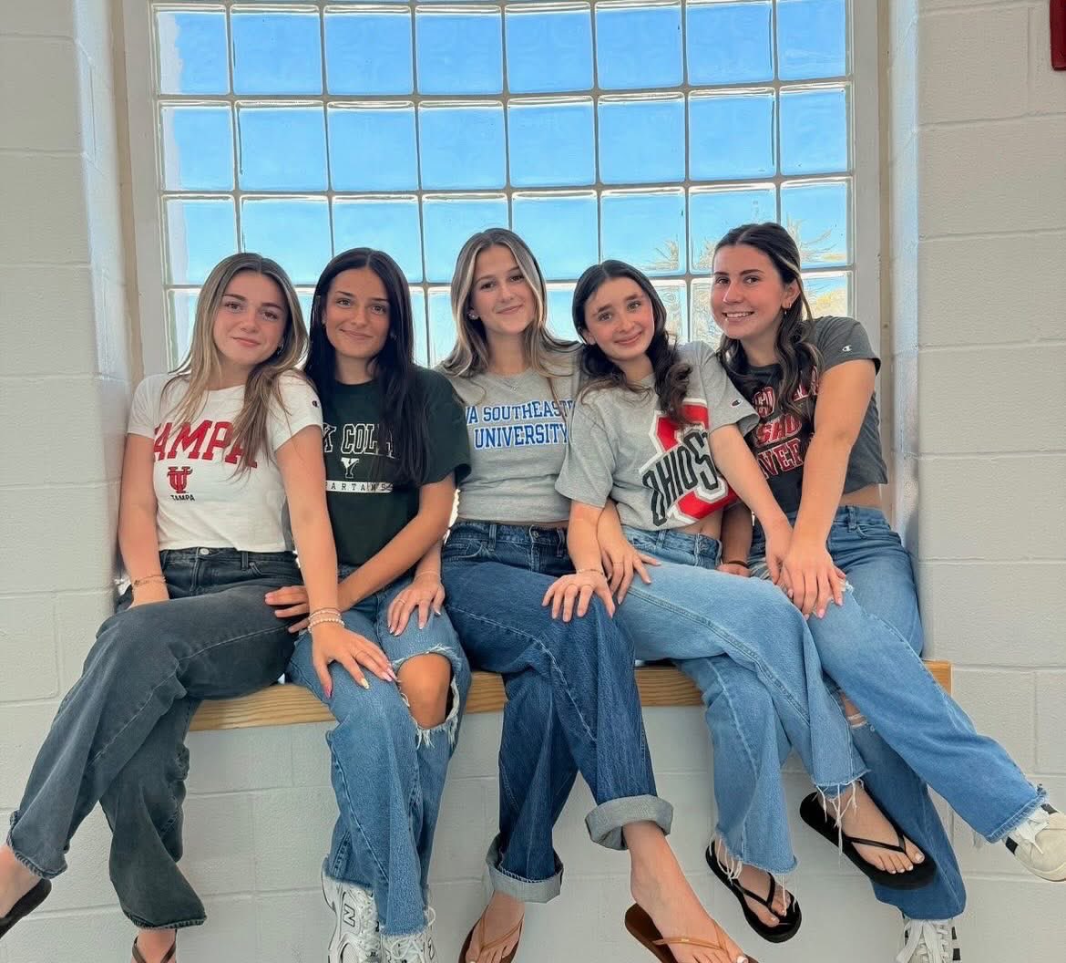 AP_CHS_'s tweet photo. May 1 = Decision Day 🎓
Loved seeing our students proudly representing their future plans today—college gear, career paths, and everything in between. So much excitement, pride, and possibility in one place! ❤️@ConnetquotCSD @CHSPrincipal_ https://t.co/OqnAQGSGoZ