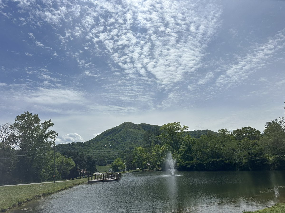 KyleGrainger's tweet image. I wish it was warmer! But the views &amp;amp; the food were nice today. Honeysuckle Meadows Pool &amp;amp; Deli open for the season in Wears Valley. #pool #tnvacations