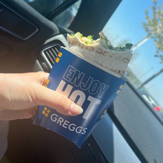 ReformDaily_'s tweet image. 🥐 Campaign pit stop done right 

Cllr Saffron Sims-Brydon grabbing a Greggs - “a real North-East success story”

The North-East is ready for change

🗳️ May 7th - Vote @reformparty_uk
Vote Reform - Get Reform🗳️

#ReformUK #NorthEast [@saffronsos]