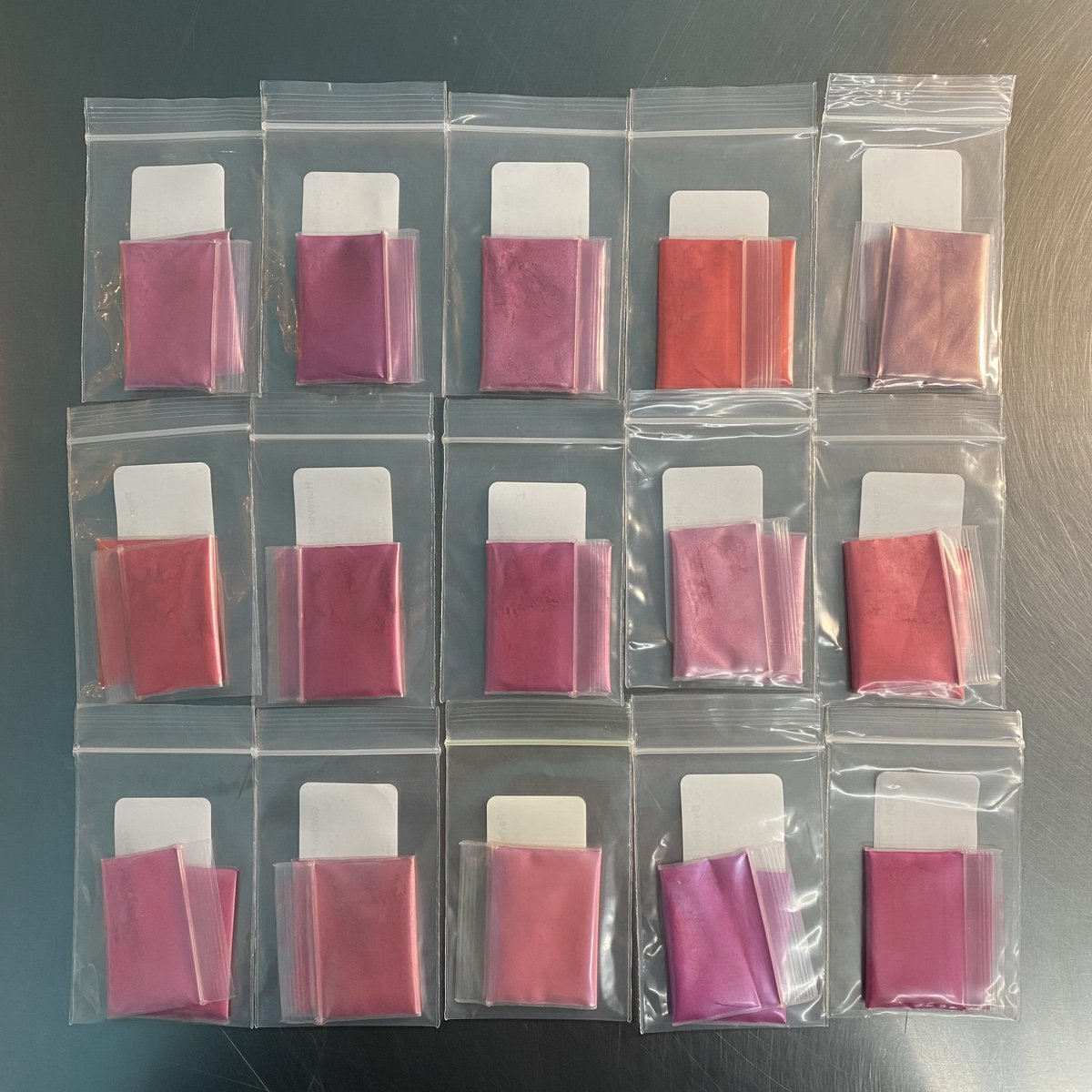 JustPigmentsAZ's tweet image. Our 15 Pink Colors Sample Pack gives you a selection of 15 spectacular colors!

Including some of our most popular pinks, it's an awesome way to find that perfect shade!

Link ▶️ justpigments.com/products/sampl…

#pigments #makers