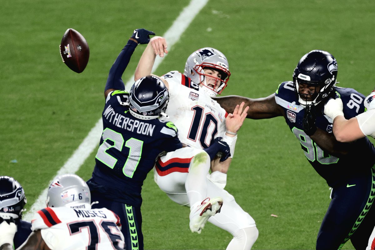Chazzyfield's tweet photo. Without going into detail, the @Patriots were mercilessly clobbered, with the @Seahawks scoring the only points of the first 3 quarters and taking a 12-0 lead into the 4th, where the Pats reacted but still ultimately lost 29-13. This was one of the worst @SuperBowl games ever! 😰 https://t.co/3uD70XEmiF