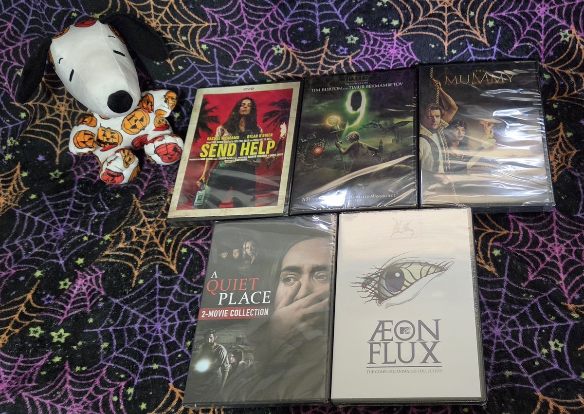 LateAndConfused's tweet image. 📀 New DVD Pick-ups (+ a new spooky friend)! 📀

Figured I'd start the month off (🎶 the merry merry month of May 🎶) by sharing my newest DVD finds and buys, along with this spooky cute Snoopy plushie I've actually had for a bit now.  ❤️ 🧡🖤

#physicalmedia #Snoopy
