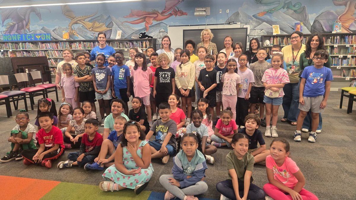 HillsboroughSch's tweet photo. Celebrating el Día del Niño (International Children's Day). 👦👧

This week, district leadership and staff met with dual-language students and read books in English and Spanish! The celebration demonstrated the importance of reading and biliteracy. 📚 https://t.co/M07pZ1QY4j