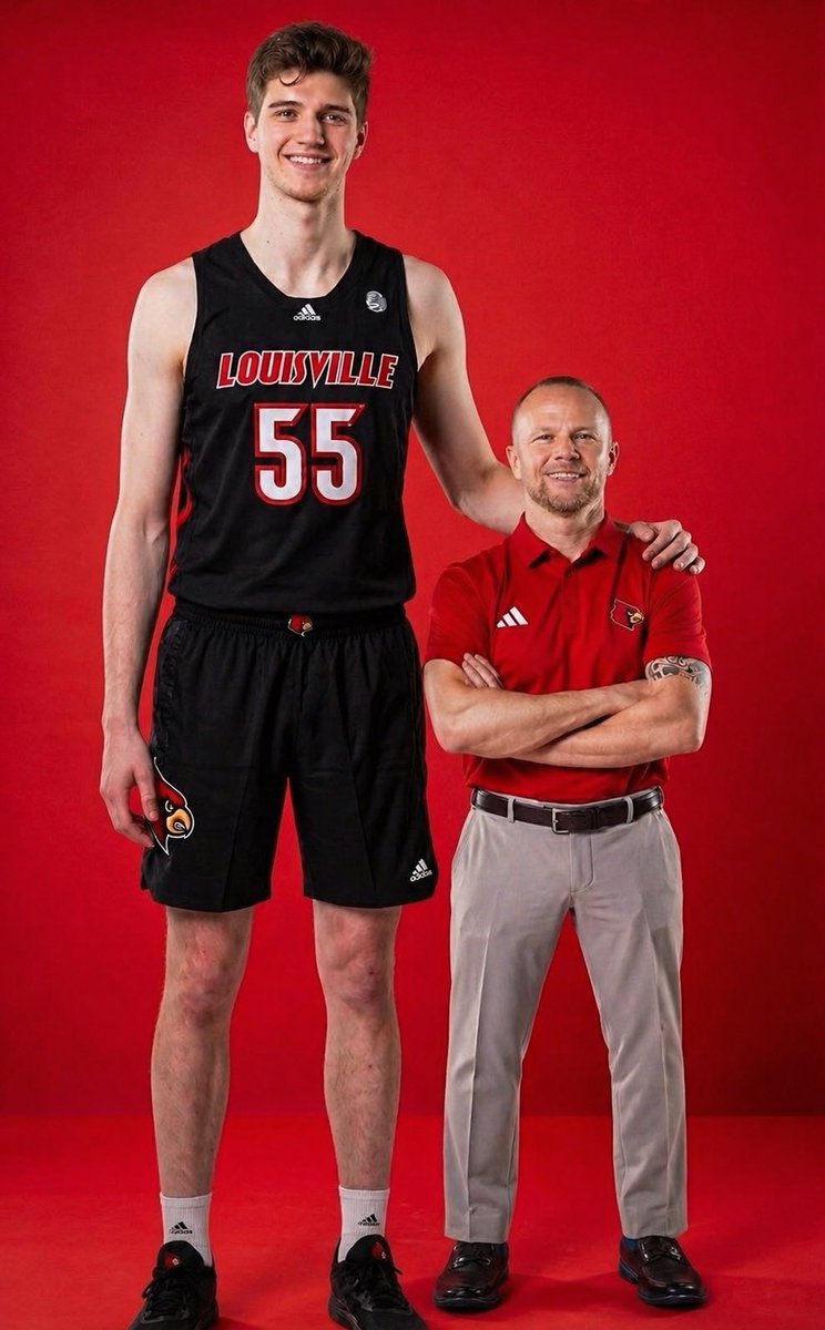 DWLIVE's tweet photo. @sensei_ray @BlueChipsGlobal @KentuckyMBB @Pure_Prospects @cody_thom33 Meanwhile UL top recruit since they haven’t made it to a sweet 16 since 2015 😂😂😂 https://t.co/J9b3CinuZ7