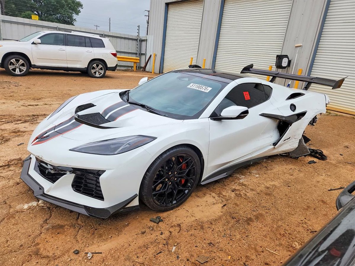 CorvetteBlogger's tweet image. [ACCIDENT] This Wrecked 2026 Corvette ZR1 is Waiting for You at Copart corvetteblogger.com/2026/05/01/acc… #Corvette #ZR1