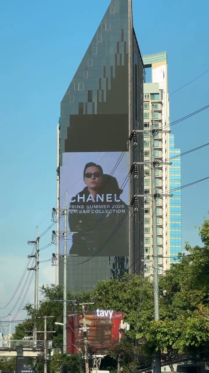 WhiteTamar1's tweet photo. Monsieur #GDRAGON Chanel eyewear in Bangkok, Thailand 😎🤓
(tavy_tavy) https://t.co/vNVUjv5U46