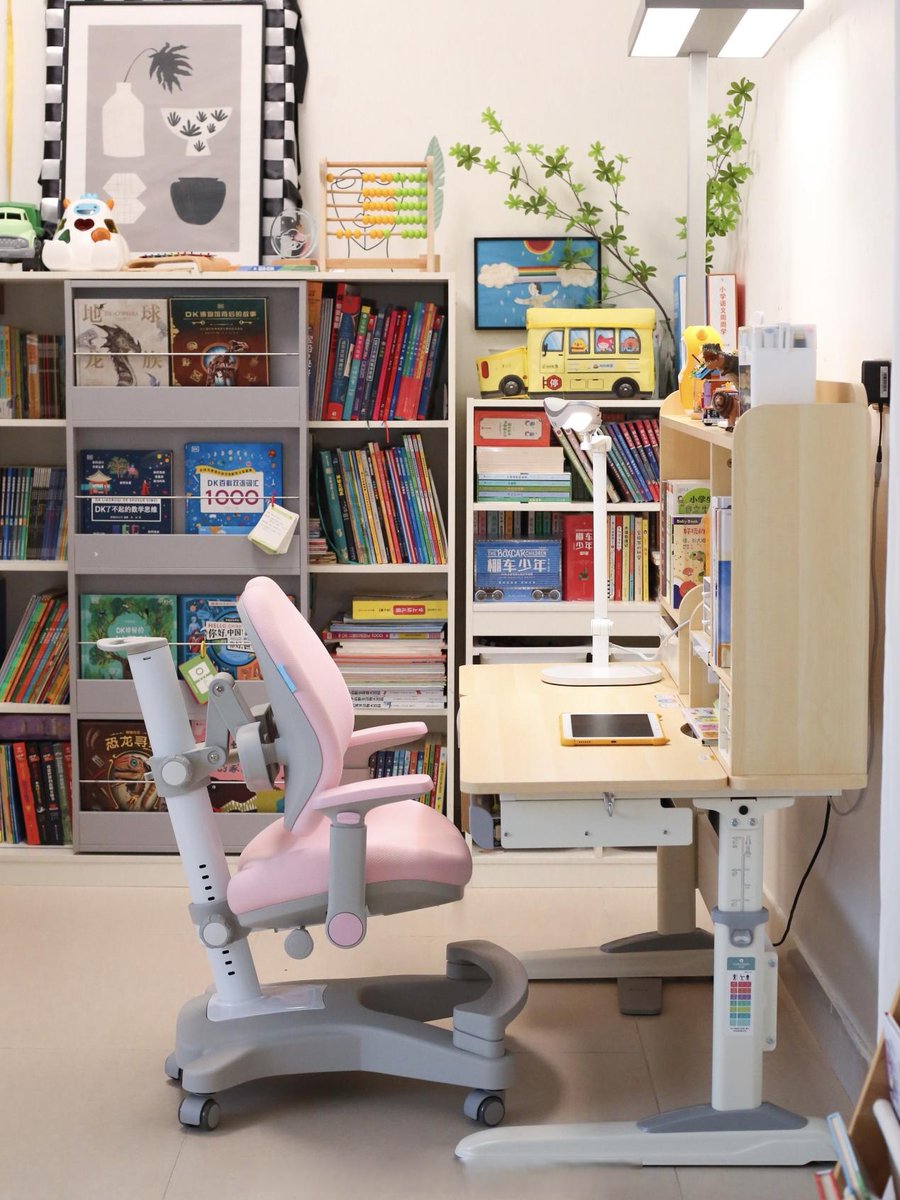 koneo2's tweet image. "Level up your desk game! Minimalist setup = max focus. Wireless keyboard, potted succulent, u0026 natural light Yes, please.  #DeskGoals #WorkFromAnywhere"