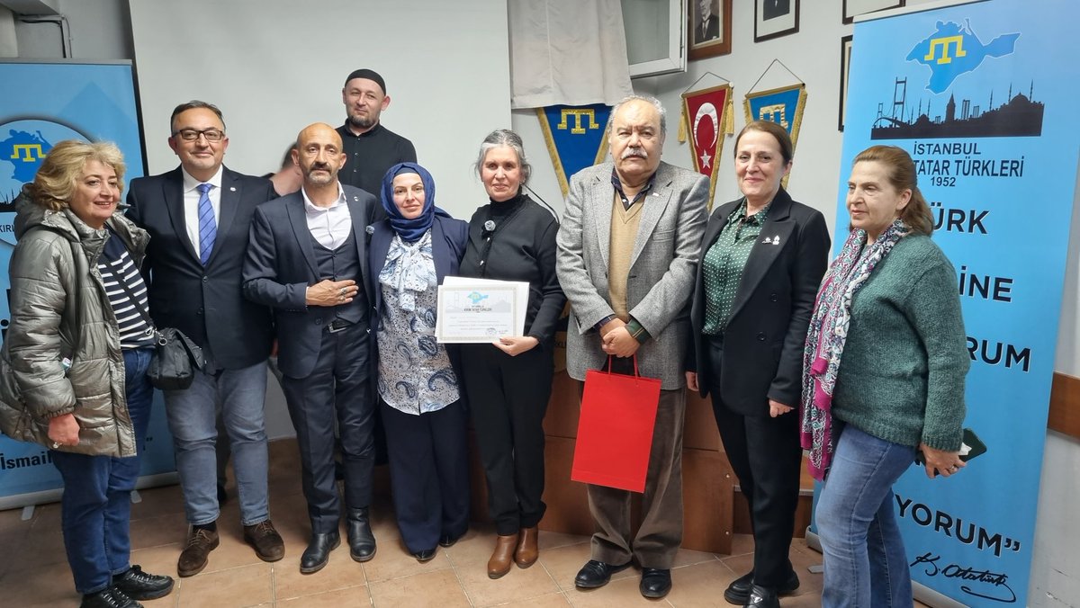 Hanna AkyüzEleskovic tweet media