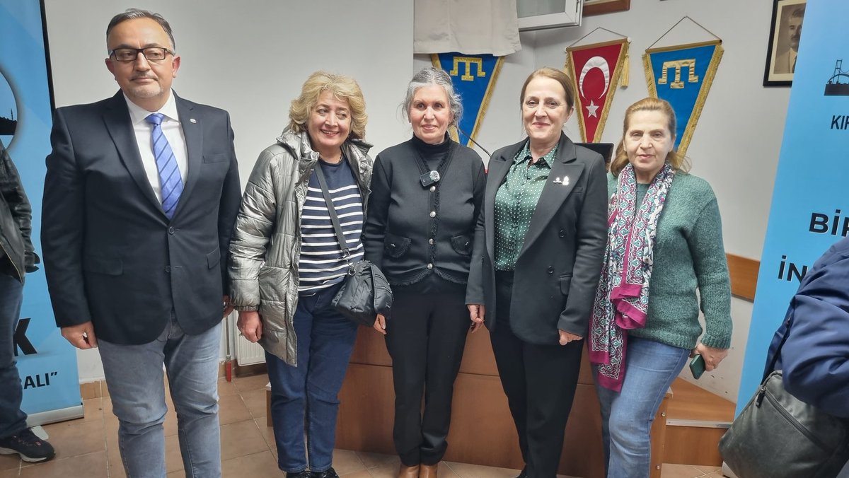 Hanna AkyüzEleskovic tweet media