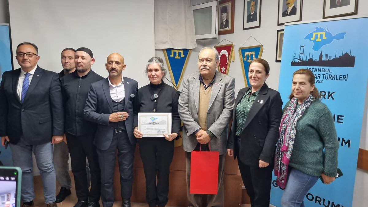 Hanna AkyüzEleskovic tweet media