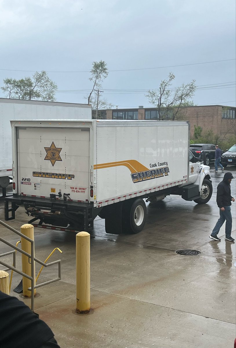 DEACHICAGODiv's tweet photo. Last Saturday's #TakeBackDay was a great success! Over 89,600 lbs. of medication collected throughout IL/IN/WI. Many thanks to our partners, including @CookSheriffIL, @PalatinePolice &amp; Lincolnshire PD for their commitment to keeping our communities safe.

@DEAHQ @TheJusticeDept https://t.co/9YDxrXzXQd
