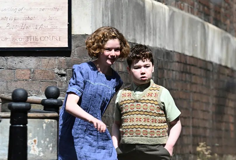 Le film "Narnia : Le Neveu du magicien" de Greta Gerwig est repoussé à février 2027, et il deviendra le tout premier film Netflix à bénéficier d’une sortie cinéma.

Il sortira le 7 avril sur Netflix, en France, la chronologie des médias pourrait compliquer la chose, soit avec une