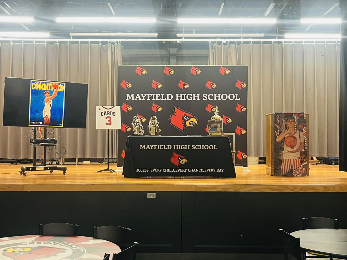 Coach_Croft12's tweet photo. Congrats to @OwenByrd07 for committing to continue his academic and athletic career @BresciaMBB! I look forward to keeping up with your career as a Brescia Bearcat and wish you all of the success possible! #Mayfield🏀 https://t.co/0g2g1kUAbG