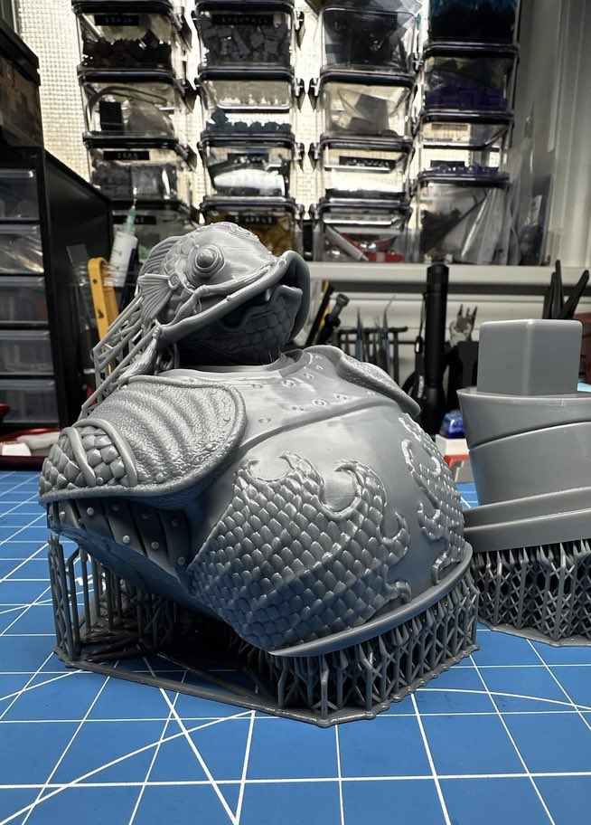 CharroZuck's tweet image. Anyone else been playing way too much #crimsondesert ?
Sir Catfish
Sculpt: @fotismint #zbrush 
Resin: @SirayaTech Fast Metal Grey
Printer: @mypeopoly Forge &amp;amp; @WhamBamSys XTR
#3dprinting #3dprinter