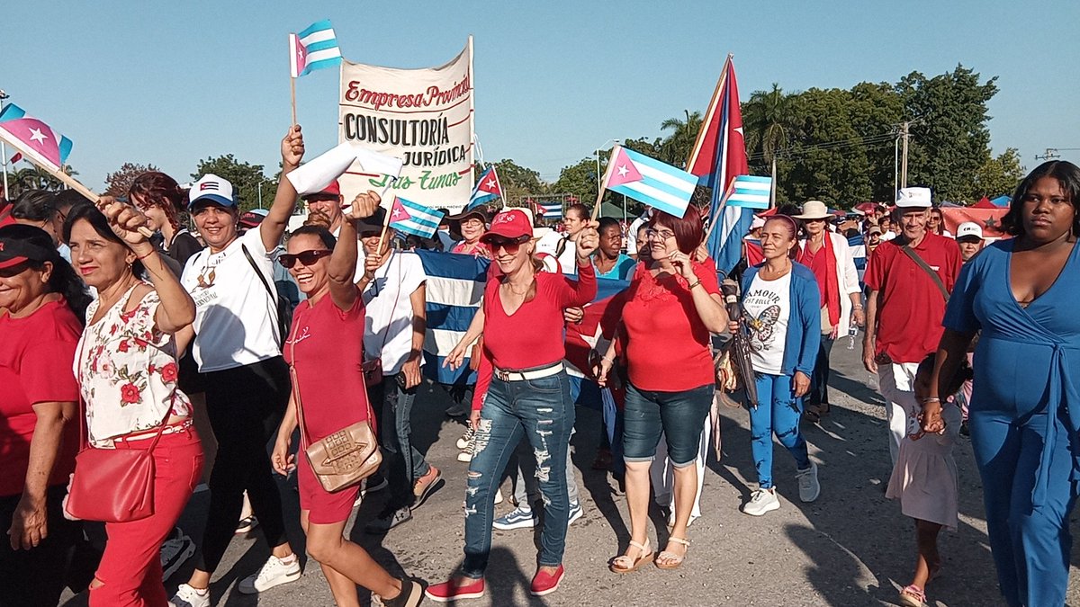 Trabajadores del <a href="/TPP_LasTunas/">Tribunal Provincial Popular de Las Tunas</a> presentes en este desfile del #1roDeMayoEnCuba.

#LaPatriaSeDefiende
#CubaEstáFirme