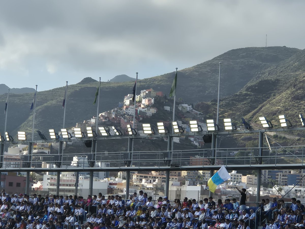 salwelsien's tweet photo. Ultieme vakantiegloryhunt: CD Tenerife kampioen en volgend seizoen in Liga 2. https://t.co/XXT7Zxxibd
