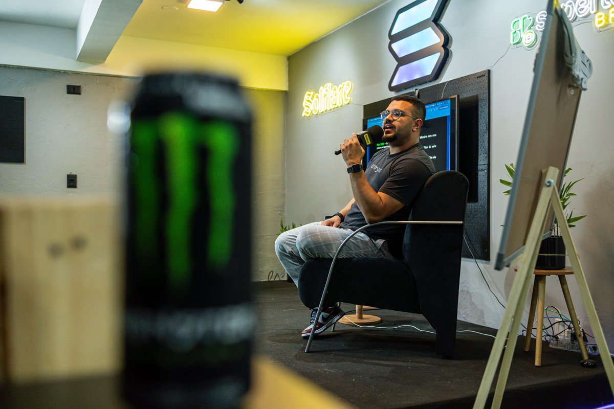 newhack_deep's tweet photo. mais um dia fazendo VC entrar na cabeça dessa galera, amém que tem Monster pra não deixar o papo morer... vlw aí, pessoal do @SuperteamBR! adm aqui ja tomou umas 5 latas https://t.co/o8TSKW0CHQ