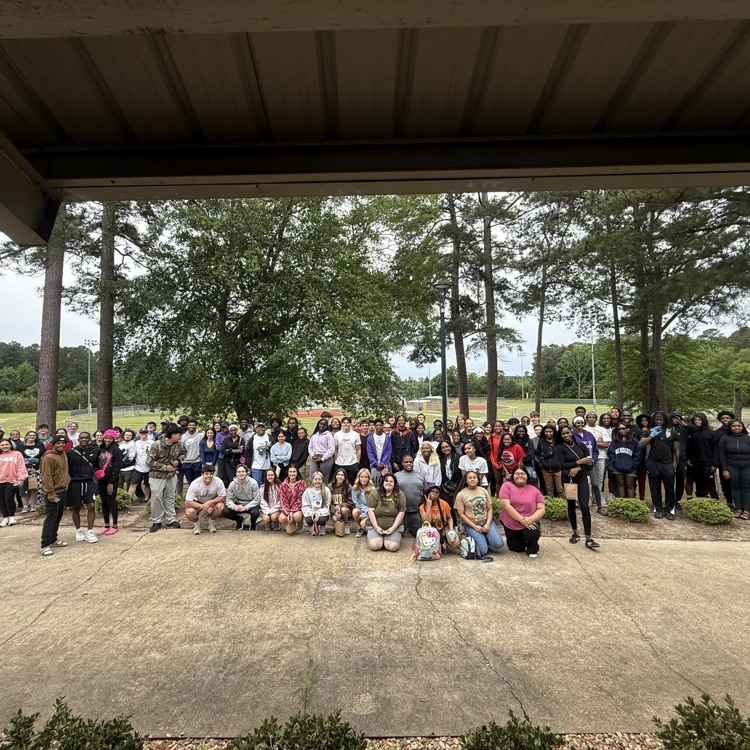 EHSGoCats's tweet photo. Rain or shine our 2026 seniors had a time at their picnic!! Graduation in a few short weeks! https://t.co/o6BTo74aLv