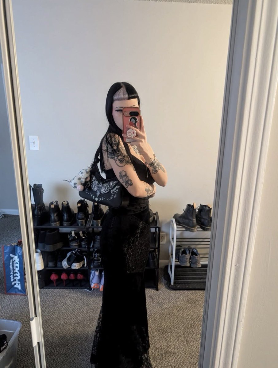 Dominatrixcolleson tweet media