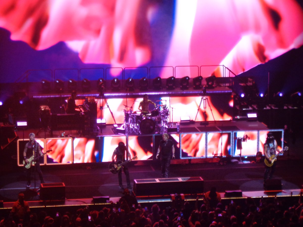 WCFerleman's tweet image. Guns N' Roses
Hollywood, FL
4/30/26

#FBF

📸: @WCFerleman