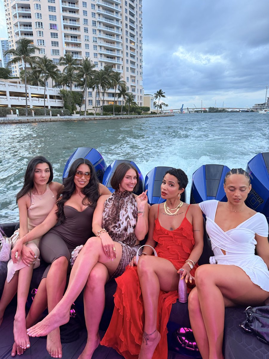 Yesjulz tweet media