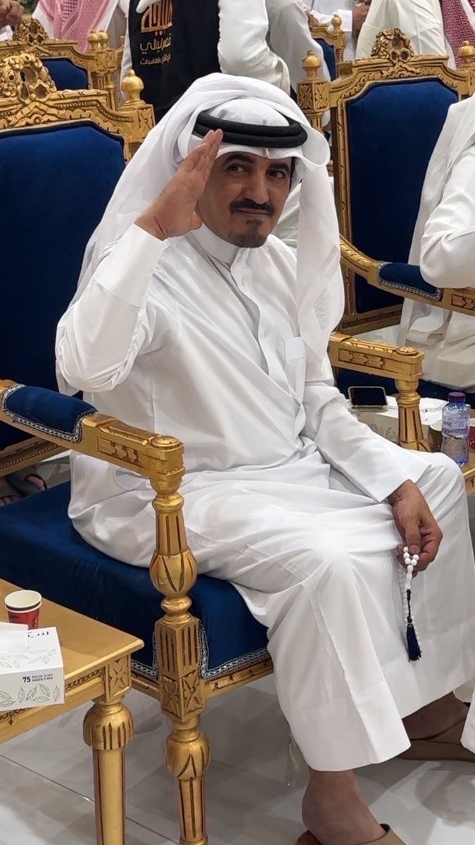 a3rabe__'s tweet photo. قالت أنت تموت فيني و قلبك مايخون
والتفت الها من اعماقي و صارحتها

قلت انا ميّت و ميّت و ميّت و مغبون
يعني فوق الارض احبك واحبك تحتها )؛

– علي الدعيه https://t.co/1zmajYoriY