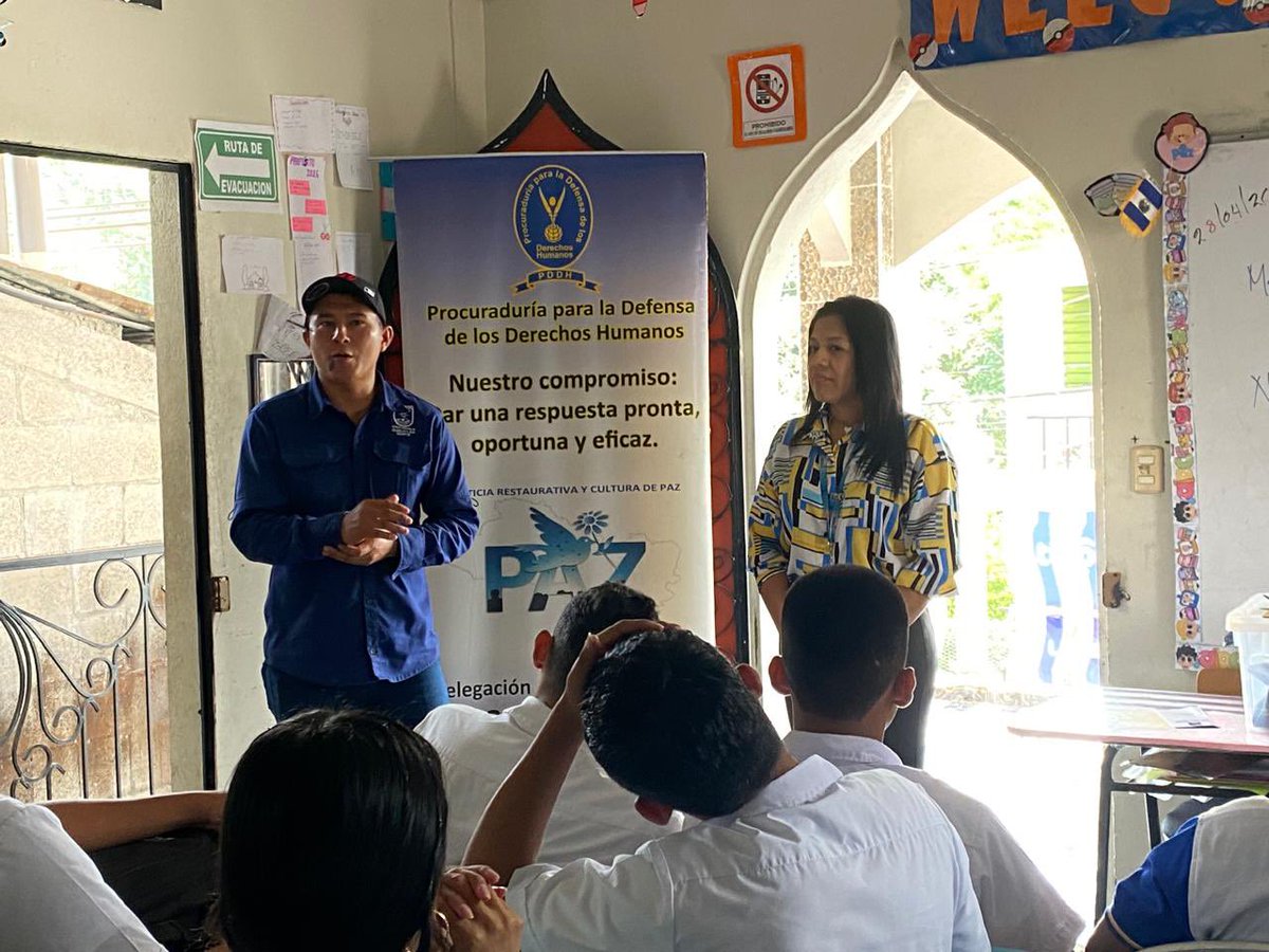 PDDHElSalvador's tweet image. En representación de la #ProcuradoraDDHH @RaqueldeGuevara, la Delegación de #PDDHCuscatlán realizó Jornada sobre #DerechosHumanos, Violencia y prevención del ciberbullying, dirigida a estudiantes de bachillerato , del Instituto Nacional de San Pedro Perulapán, Cuscatlán Norte.