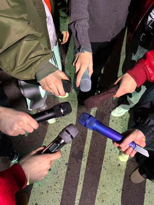 Zzzmoonq's tweet image. Enhypen is Enhypen ພູມໃຈສະເຫມີທຸກຄົນເກັ່ງທີ່ສຸດEngeneຊັບພັອດ💓💓FOREVER ແລ້ວເຕິບໃຫຍ່ຂຶ້ນໄປພ້ອມໆກັນນະ🧡🕖
#ENHYPENISENHYPEN #ENGENE #SHOUTOUT #Highway1009
