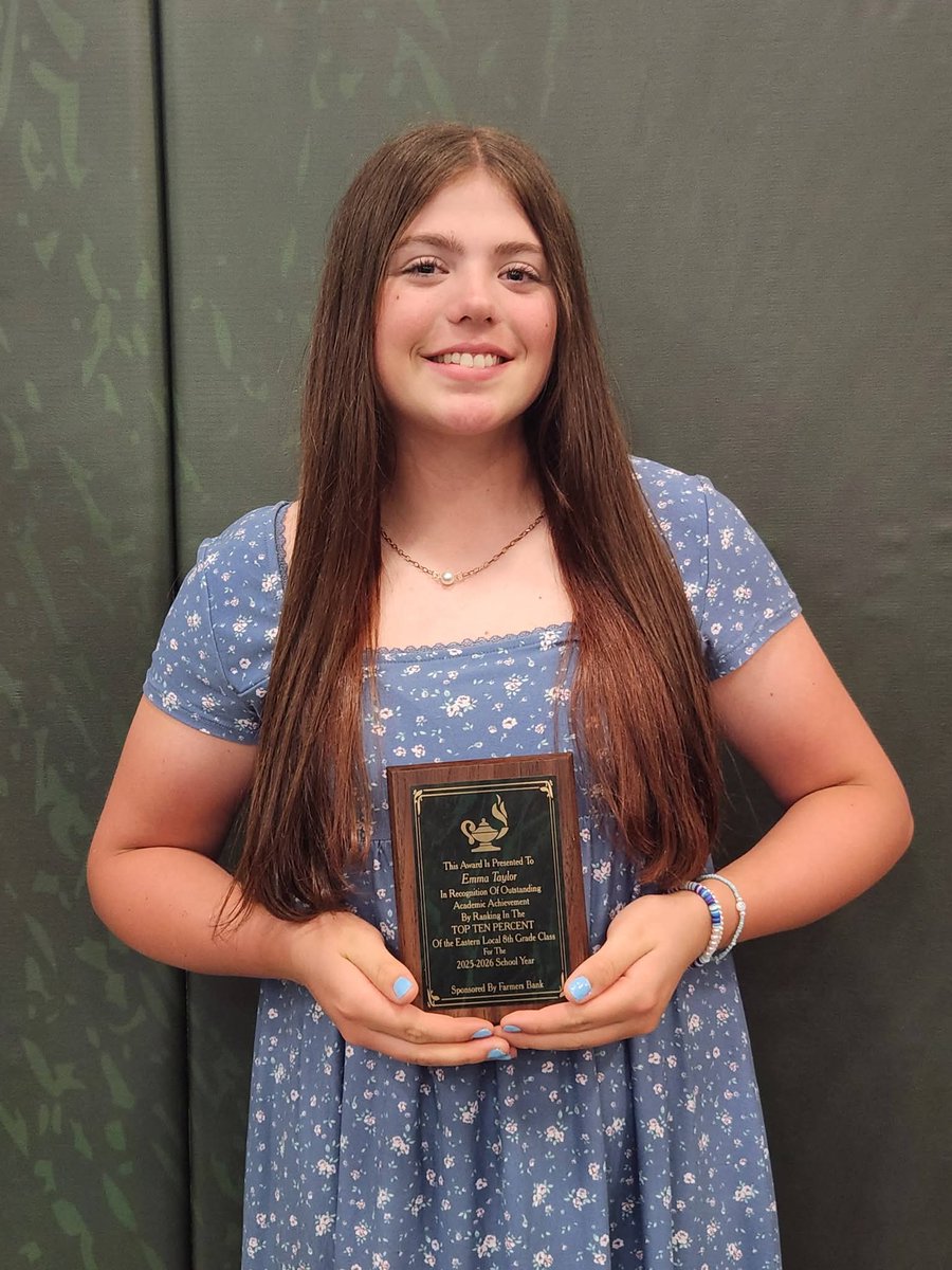 EmmaTaylor2030's tweet photo. Wednesday night I attended the Top 10 Percent academic banquet for the Class of 2030 at my school. Being a student athlete means focusing on school throughout the week and then forgetting about it when I step on the softball field. I am so thankful for all of my family, friends, and coaches for everything they have done to help me become who I am today. @Hall_J_4 @MichelleFrew7 @coachmegsmith @btholl @Jess_Odonnell88 @ExtraInningSB @LineDsoftball   @PrepSoftball @SBRRetweets @DirectRecruits @CoastRecruitsSB @TopPreps @LegacyLegendsS1