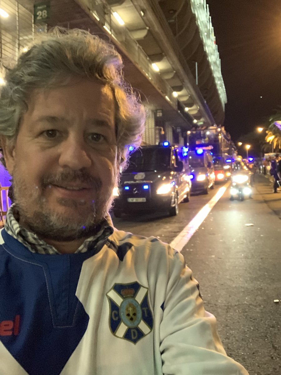 jjavierbueno's tweet photo. Disfrutando de la fiesta del ascenso del @CDTOficial
#CDTenerife #Tenerife #Tete #TenerifeBaraka #J35 #HRL #CDTOficial #LaBregaNosUne #DISAFIO #Heliodoro #TFE #PrimeraFederación #Ascenso #LigaHypermotion #Canarias #España https://t.co/LbzkhR3RIe