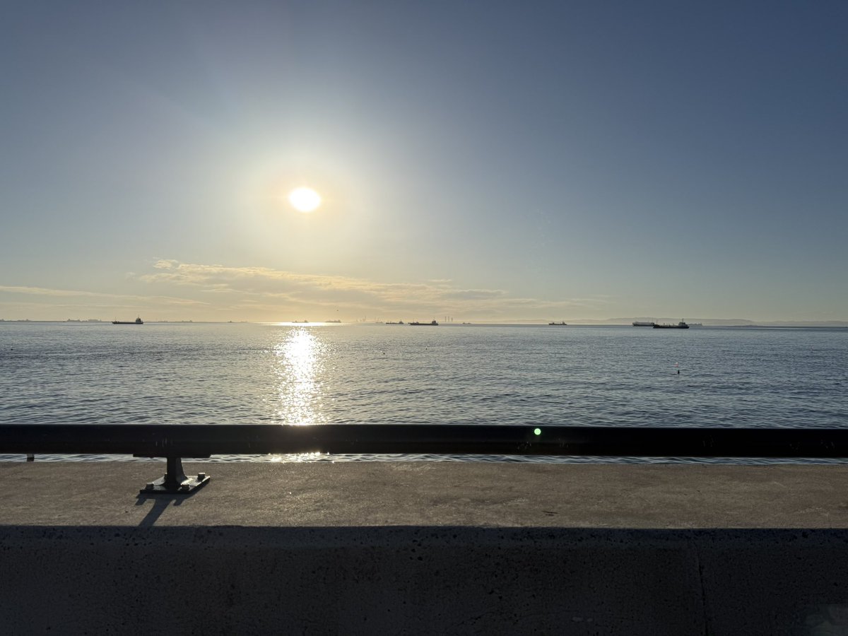sima_game's tweet photo. 釣りに来て、釣竿忘れました。 https://t.co/vBzTJ9wyh3