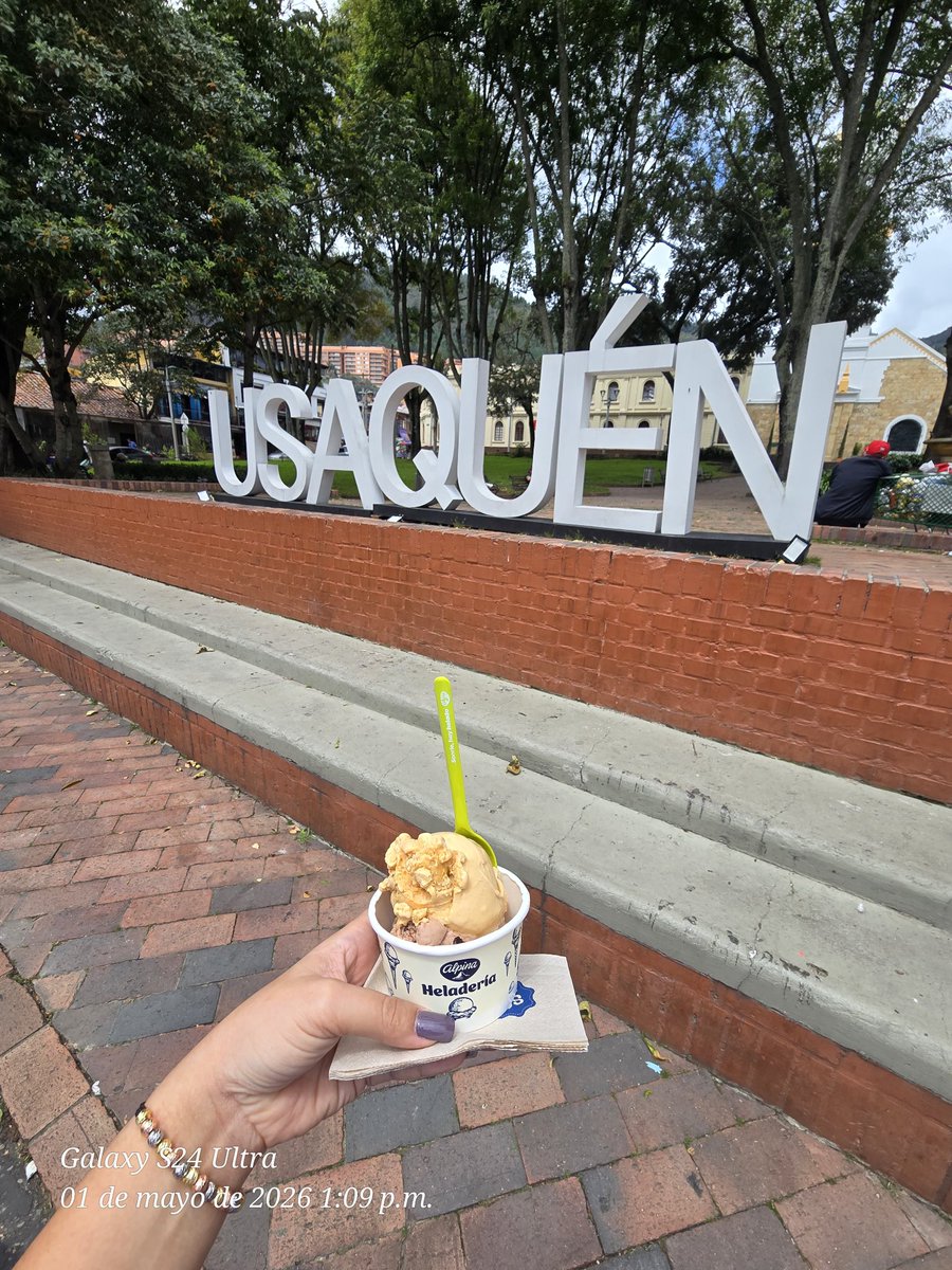 Vea pues! Los helados Alpina son más caros que los de Crepes &amp; Waffles.
Pero, es otra franquicia con sabores únicos y exquisitos. 
De calidad.