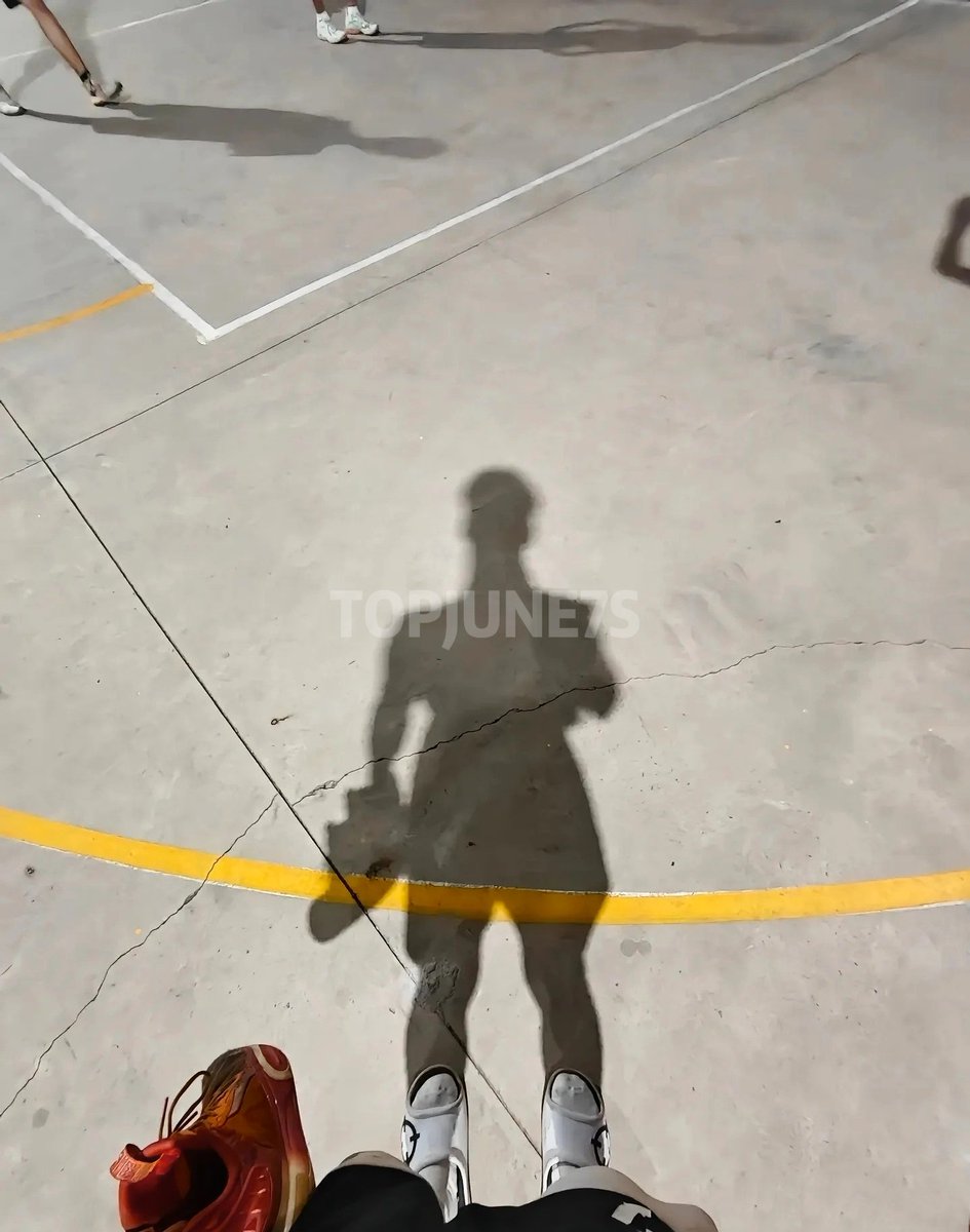 Topjune7S's tweet photo. 🏀🧦🦶🏻 https://t.co/YJr63tf3gh