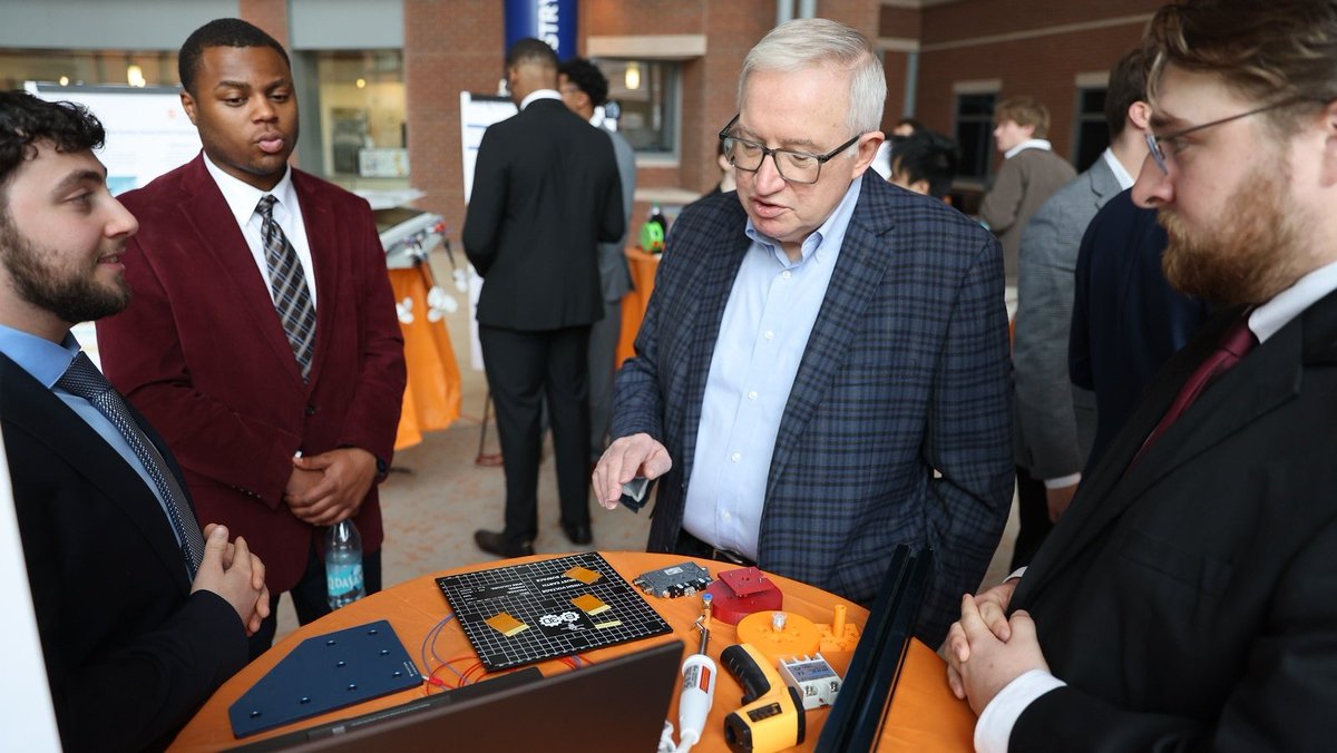 Syracuse Engineering & Computer Science tweet media