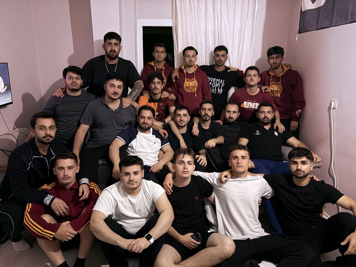 alperenozdemr16's tweet photo. SÖZ SENİNİZ GELİRİZ EN BETERİNE!
🔜55 https://t.co/Ost8dYNfw9