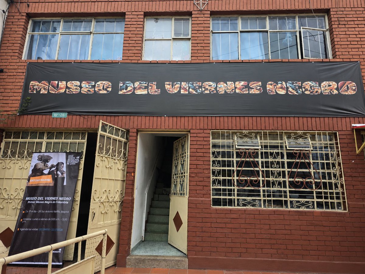 GobiernoBTA's tweet photo. 👉El museo que le cambió el sentido al “Viernes Negro”.

En Antonio Nariño, el Museo del Viernes Negro resignifica una historia de dolor desde la dignidad, la memoria y la resistencia. Entre tambores, saberes ancestrales y raíces afro, Bogotá cuenta lo que por años no se contó.

📲 https://t.co/uwjTsio7Zp