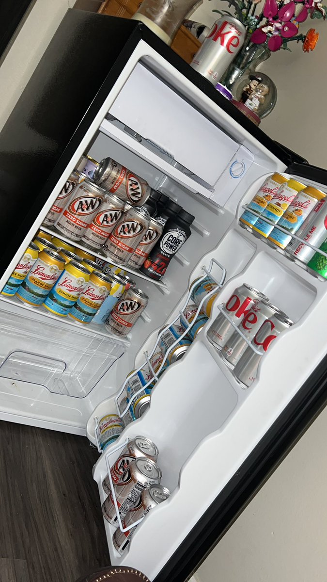 TheSteamerReal's tweet photo. Mini bev storage dox #EllaLangley https://t.co/5PEQGSjPx0