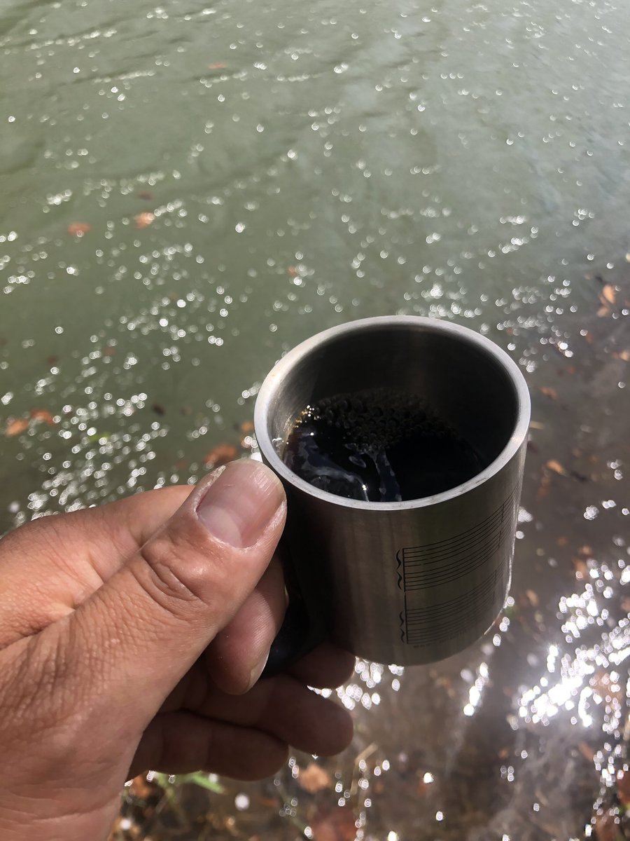 zisakukebari59's tweet image. 前回の釣りでPEが限界を迎えたので交換してちょい釣り🎣どこの川も昨日の雨で泥濁りだけど何とかなりそうな場所に入ってブラウンGET😄コンビニの淹れたてコーヒーを魔法瓶に入れて釣り場に持ち込み山の中でコーヒータイム☕️これなまら良いわ✨