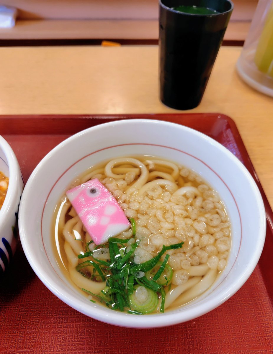 violence_m's tweet photo. こいのぼりのかまぼこ！
カワイイ♪ https://t.co/N32HHINHUR