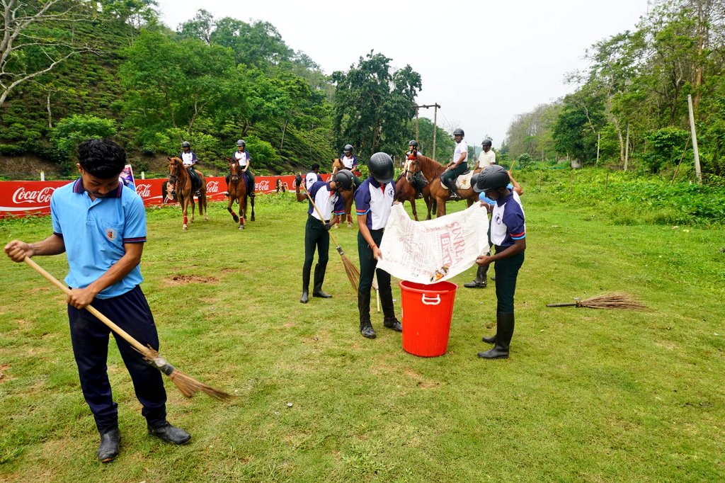 prodefgau's tweet image. Mounted for a mission!! 🐎

Cadets of 47 Assam R&amp;amp;V Sqn NCC,Guwahati rode with purpose for the Swachh Bharat Mission—blending a mounted rally, shramdaan &amp;amp; public outreach to champion cleanliness and civic responsibility.
Clean surroundings,strong nation.
#SwachhBharat
 @nccner