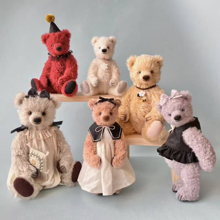 Bells_Room_'s tweet image. 本日より、5月6月のゲスト作家作品の販売を開始します🧸🍯

【ゲスト作家】
atelier TAREME

ひとりひとりが物語の主役のような個性豊かなテディベアたち。
とても美しい仕立てで、生き生きとした雰囲気をまとっています✨
是非ご覧くまさい♪

#テディベア #teddybear #くま #ぬいぐるみ #吉祥寺