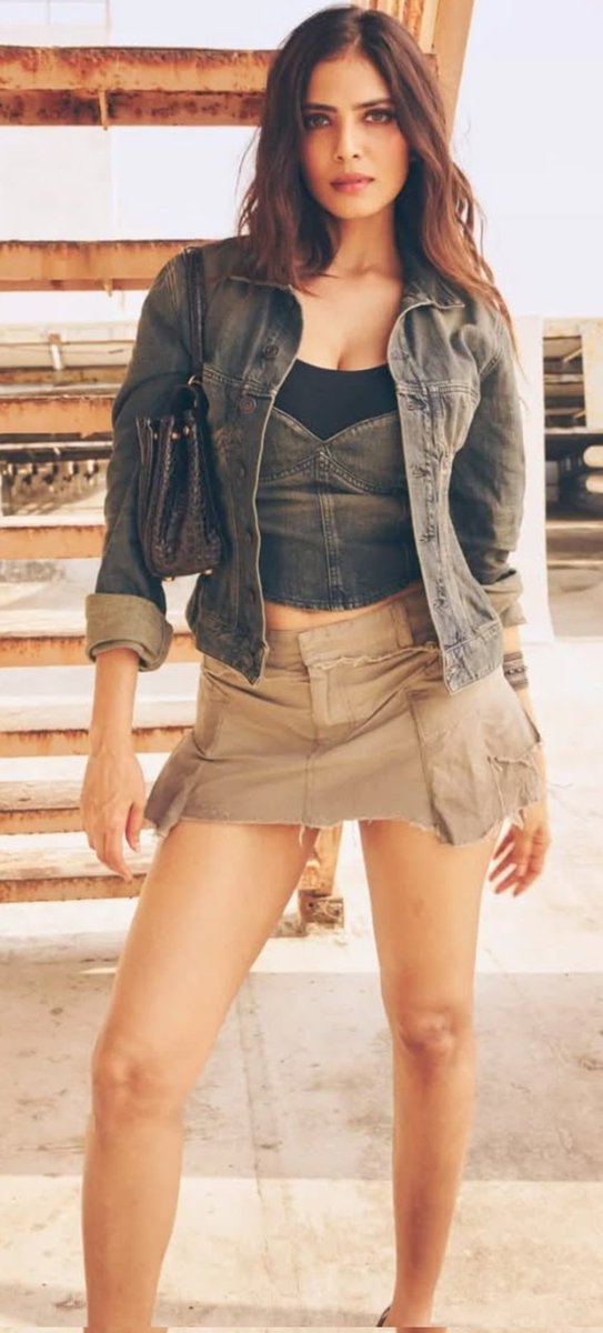 ItzSkTweet's tweet image. #MalavikaMohanan

Thread  🧵 post 👇 

[1/5]